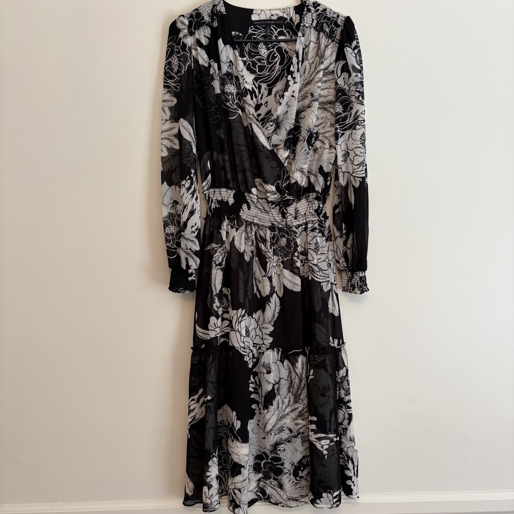 White House Black Market Black White Floral Chiffon A-Line V-Neck Midi Sz 2 Dark